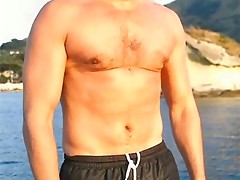 Fashion and red carpet pics of buffed up Spartan Gerard Butler