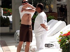 Paparazzi shots of Hugh Jackman showing his sexy torso