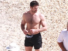 Paparazzi shots of Hugh Jackman showing his sexy torso