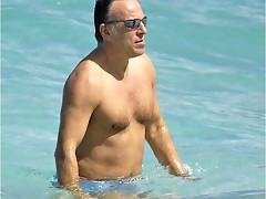 Topless celeb Bruce Springsteen gets to the beach and do surfing