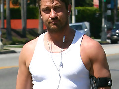 Scottish actor of the movie 300 Gerard Butler exposed